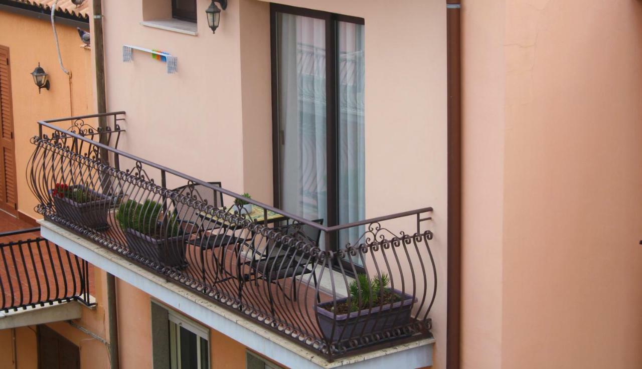 Ines Bed And Breakfast & Apartments Giardini Naxos Εξωτερικό φωτογραφία